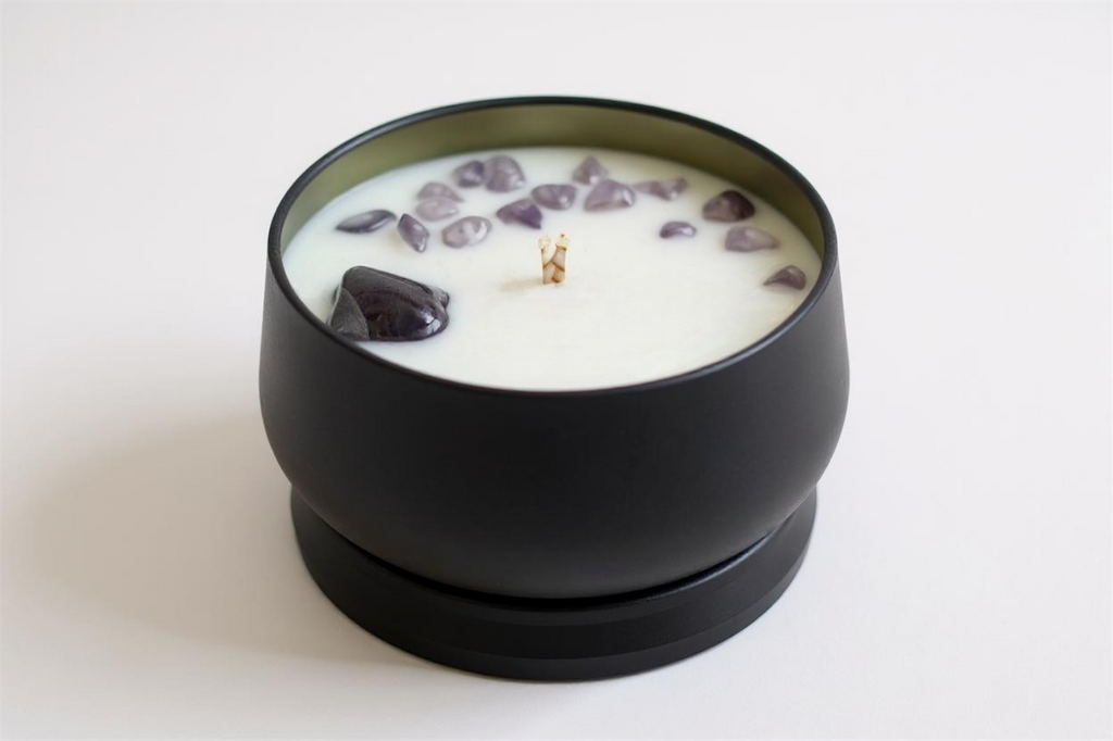 Bougie améthyste – cire parfumée senteur améthyste avec pierres naturelles.