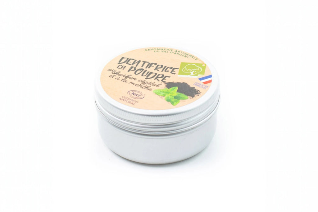 Dentifrice en poudre au charbon végétal et à la menthe, soin dentaire naturel bio zéro déchet.